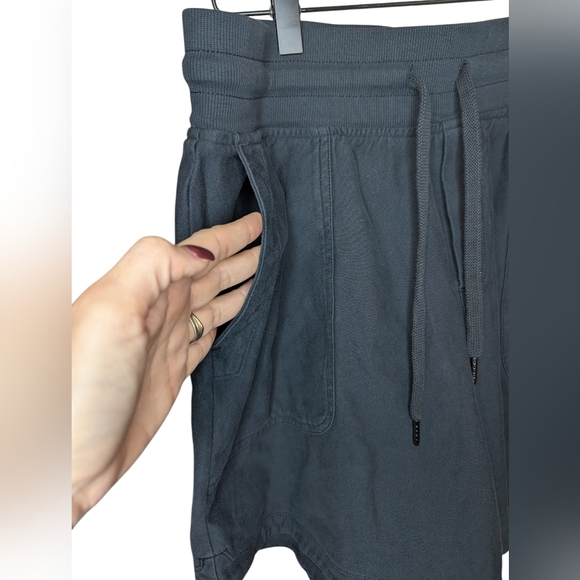 Athleta Farallon Midi Shorts Women’s M Charcoal Black Cotton Casual Pockets - Picture 3 of 14